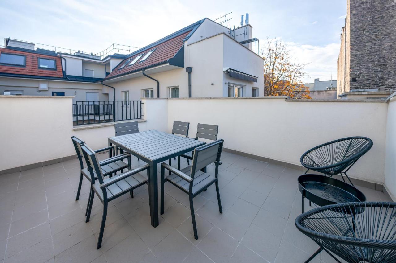 Lovag 12 Terrace Designer Home بودابست المظهر الخارجي الصورة
